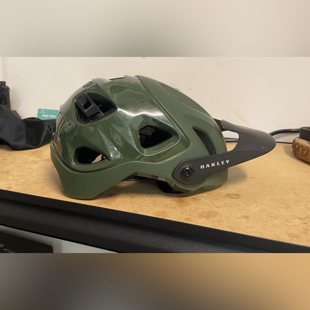 Oakley DRT5 helmet mtb